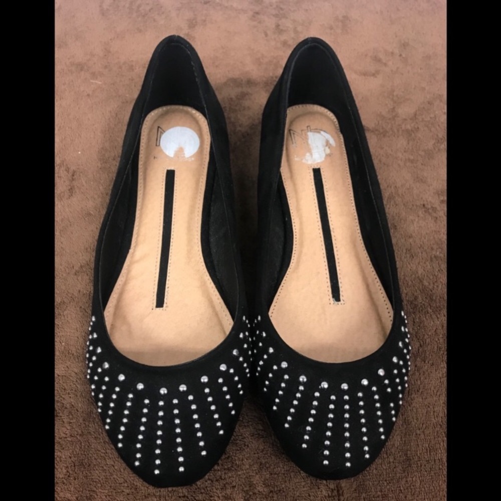 New directions size 6 hatch black shoes